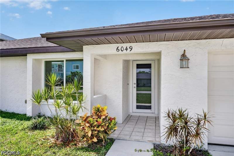 3 bedroom SingleFamilyResidence at 6049 Perthshire Ln, Island Park Woodlands, Fort Myers — photo 2