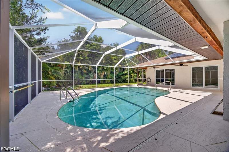 3 bedroom SingleFamilyResidence at 6049 Perthshire Ln, Island Park Woodlands, Fort Myers — photo 4