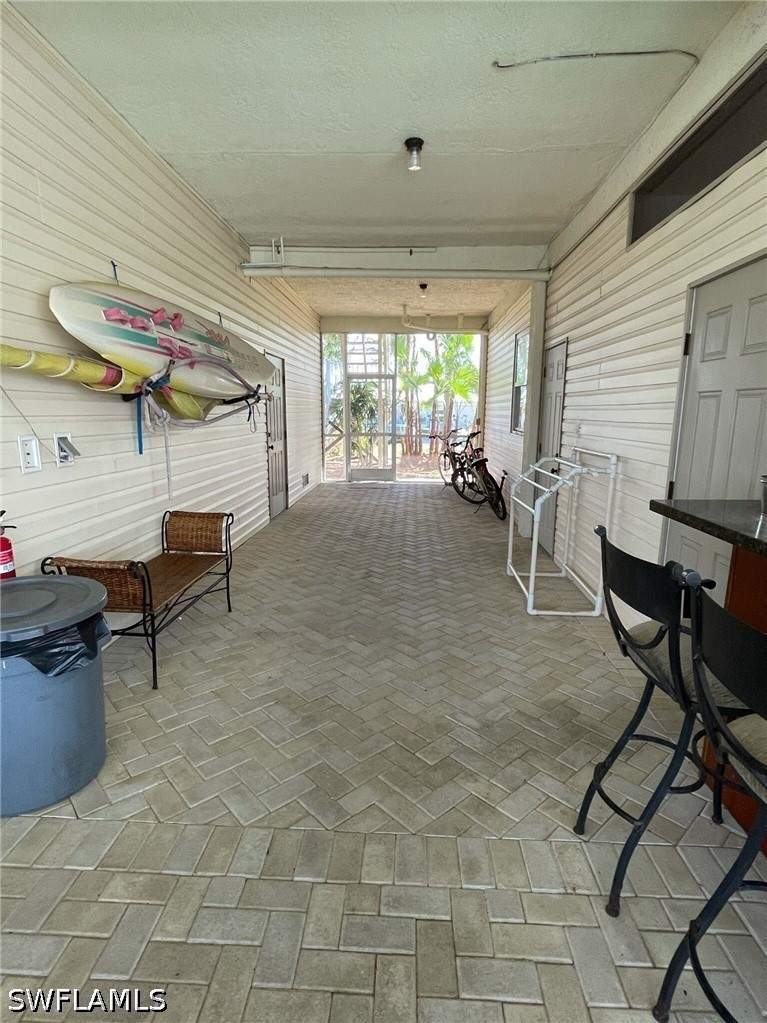 4 bedroom SingleFamilyResidence at 405 Cristobal St, Isles Of Capri, Naples — photo 4