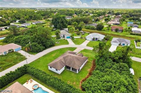691 Manhattan St E, Lehigh Acres FL - photo 10 of 42