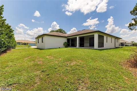 691 Manhattan St E, Lehigh Acres FL - photo 12 of 42