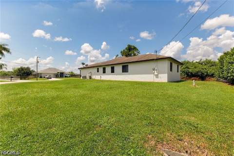 691 Manhattan St E, Lehigh Acres FL - photo 13 of 42