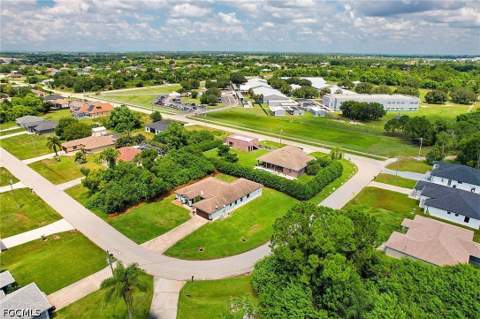 691 Manhattan St E, Lehigh Acres FL - photo 7 of 42