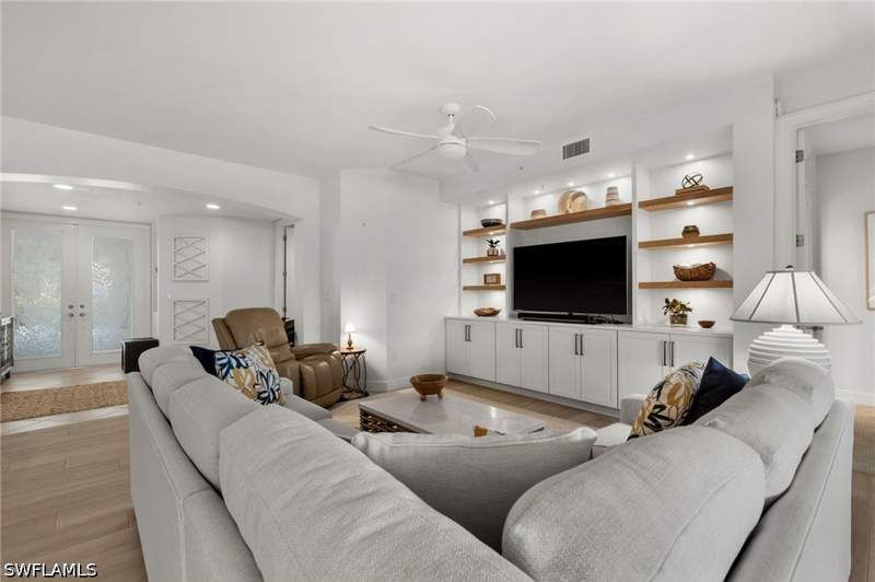 3 bedroom Condominium at 740 Waterford Dr 103, Eagle Creek Country Club, Naples — photo 2