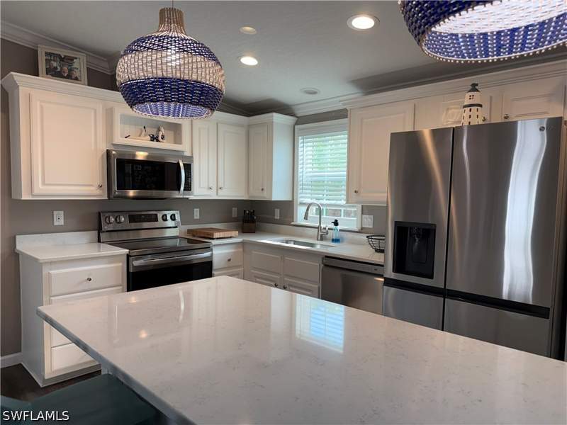 2 bedroom ManufacturedHome at 1626 Diamond Lake Cir, Silver Lakes, Naples — photo 2