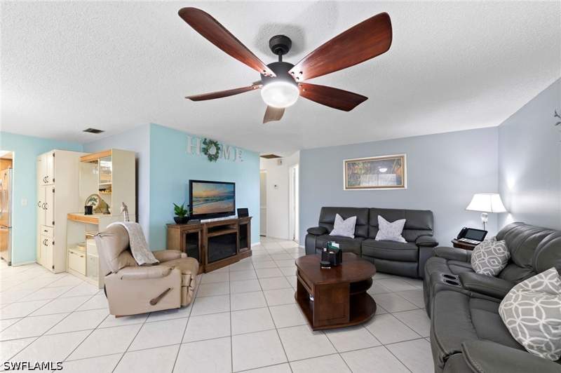 2 bedroom Condominium at 4706 SE 4th Pl 15, Palm Tree Condo, Cape Coral — photo 4