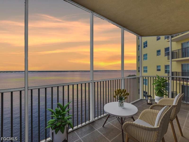 3 bedroom Condominium at 2745 1st St 1006, St. Tropez, Fort Myers — photo 2