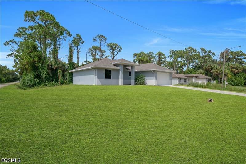 3 bedroom SingleFamilyResidence at 1901 E 7th St, Lehigh Acres, Lehigh Acres — photo 3