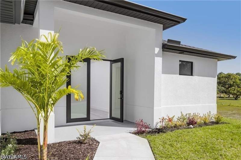 3 bedroom SingleFamilyResidence at 821 Newell St E 821, Lehigh Acres, Lehigh Acres — photo 2