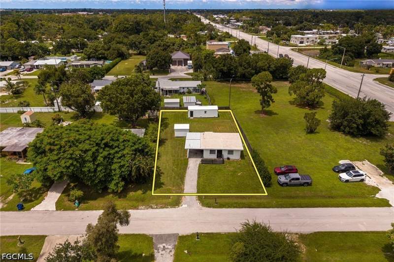 2 bedroom SingleFamilyResidence at 1201 Orange Ave, Pine Acres, North Fort Myers — photo 4