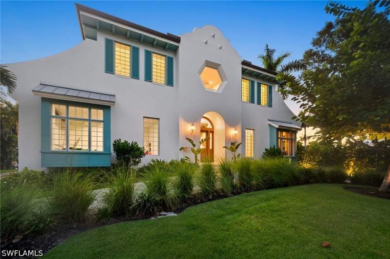 5 bedroom SingleFamilyResidence at 1140 8th St S, Olde Naples, Naples — photo 2