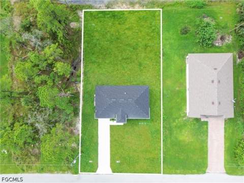 457 Woodman Dr, Lehigh Acres FL - photo 6 of 39