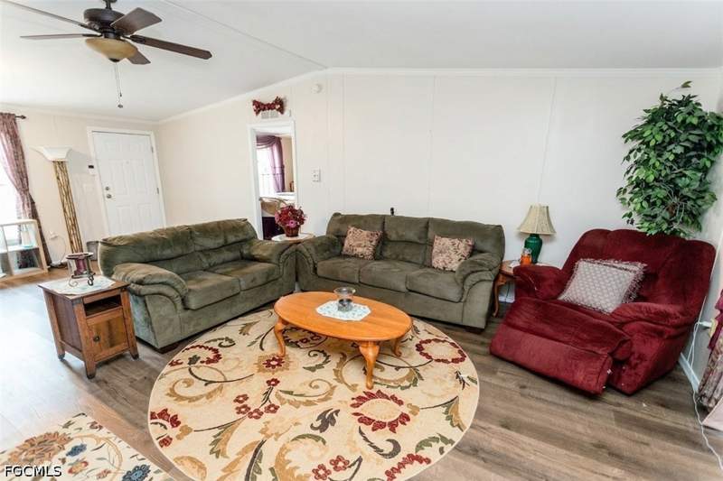 3 bedroom ManufacturedHome at 4075 Fort Center Ave, Fort Denaud Acres Unit 2, Labelle — photo 4