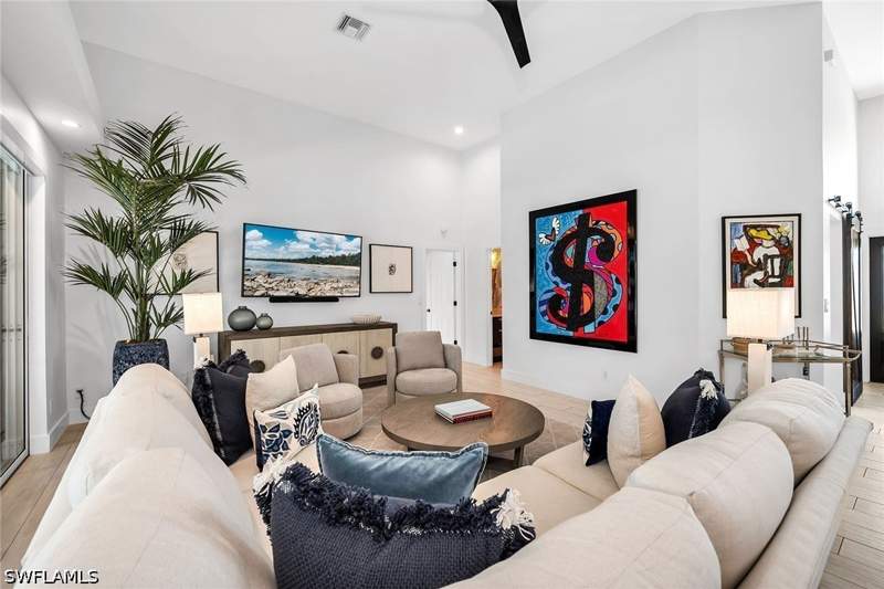 5 bedroom SingleFamilyResidence at 1276 Treasure Ct, Marco Island, Marco Island — photo 4