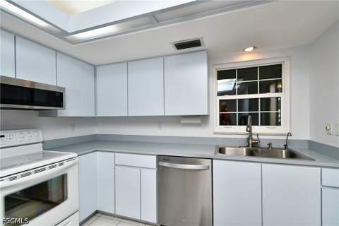 8524 Dominican Ct, Fort Myers FL - photo 11 of 40