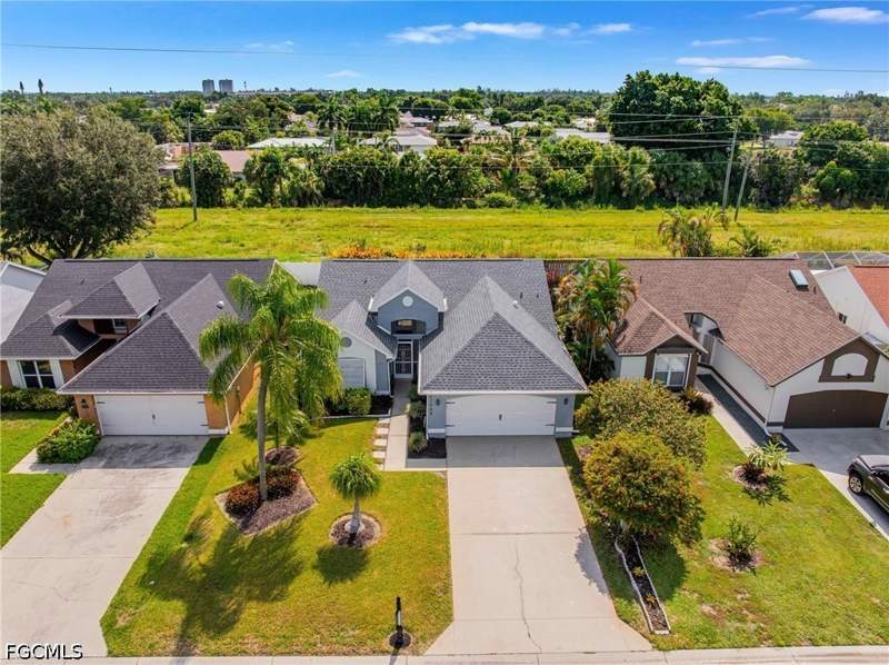 3 bedroom SingleFamilyResidence at 15064 Cloverdale Dr, The Meadow, Fort Myers — photo 2