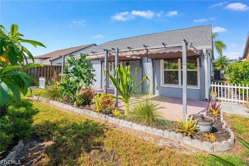 3 bedroom SingleFamilyResidence at 15064 Cloverdale Dr, The Meadow, Fort Myers — photo 4