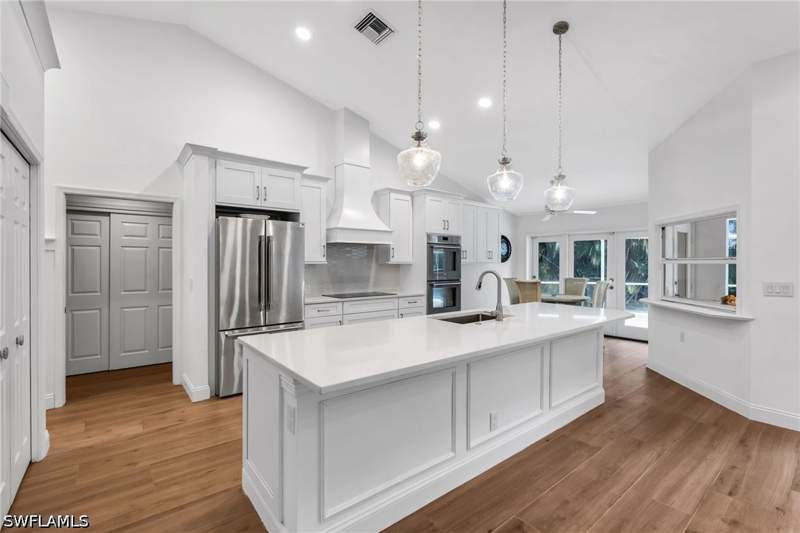 3 bedroom SingleFamilyResidence at 7558 Cordoba Cir, Monterey, Naples — photo 4