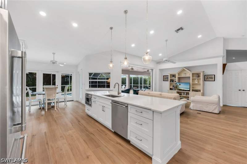 3 bedroom SingleFamilyResidence at 7558 Cordoba Cir, Monterey, Naples — photo 5