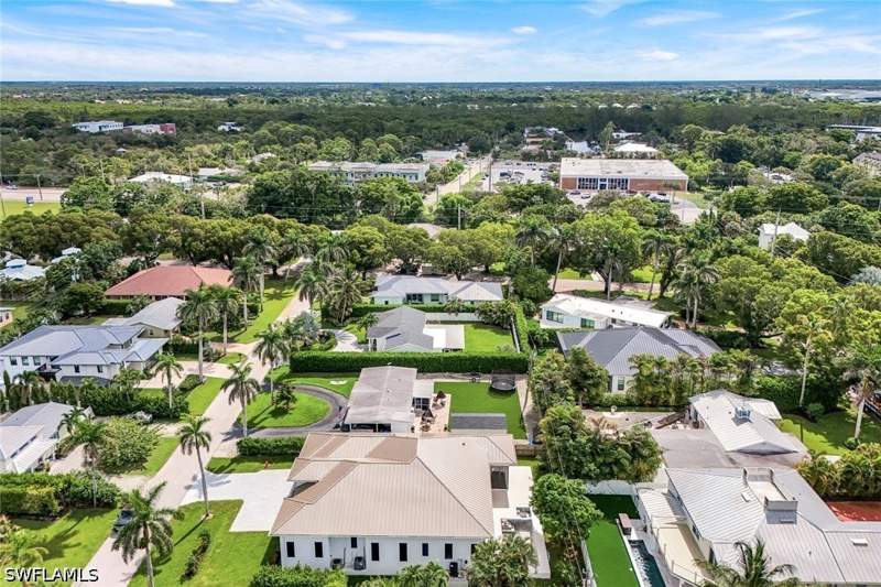 4 bedroom SingleFamilyResidence at 1248 13th Ave N, Lake Park, Naples — photo 3