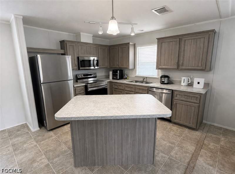 2 bedroom ManufacturedHome at 130 Avenida Del Sur, Montura Ranch Estates, Clewiston — photo 2