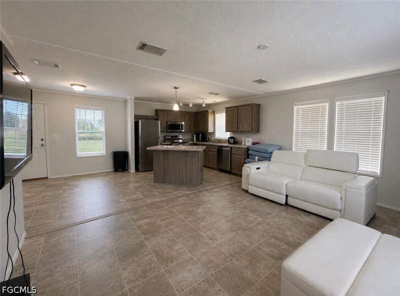 2 bedroom ManufacturedHome at 130 Avenida Del Sur, Montura Ranch Estates, Clewiston — photo 3