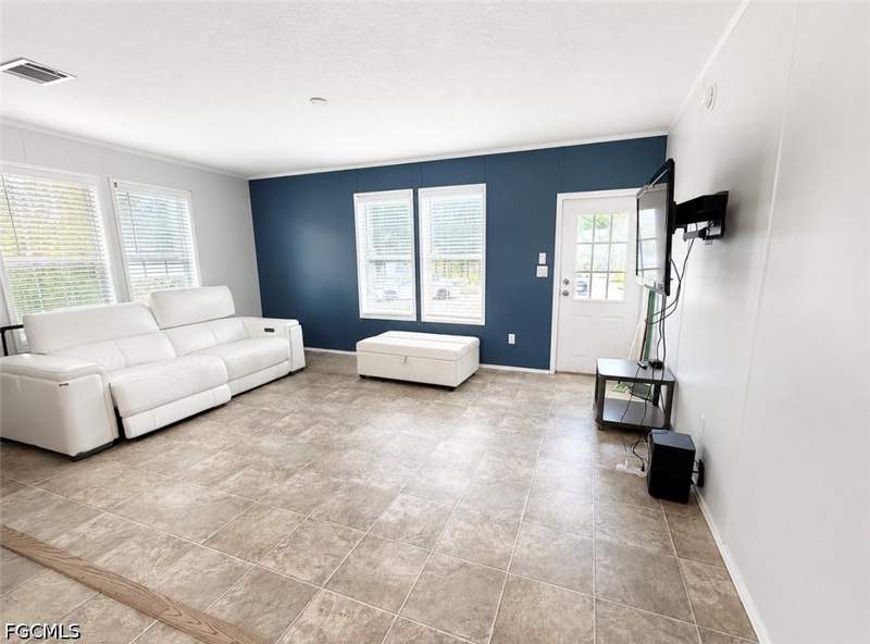 2 bedroom ManufacturedHome at 130 Avenida Del Sur, Montura Ranch Estates, Clewiston — photo 4