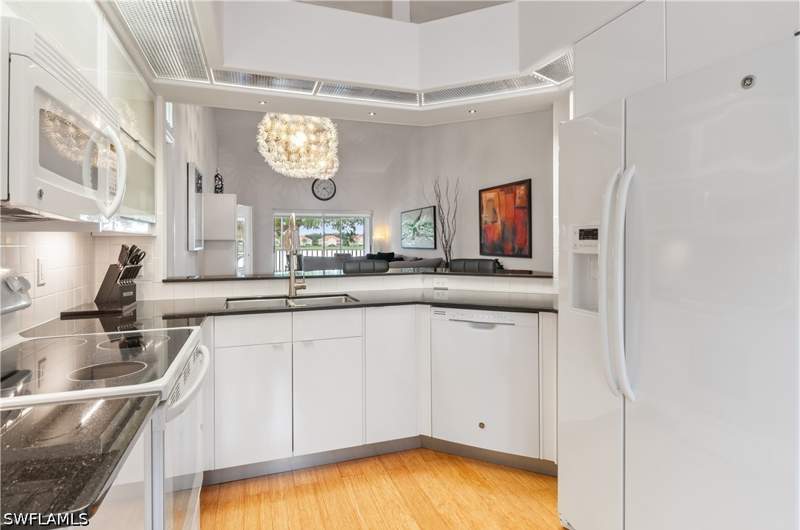 2 bedroom Condominium at 28072 Cavendish Ct 2211, Cavendish Court, Bonita Springs — photo 2