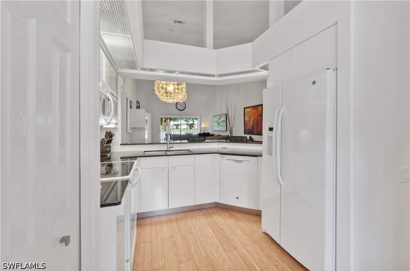 2 bedroom Condominium at 28072 Cavendish Ct 2211, Cavendish Court, Bonita Springs — photo 4