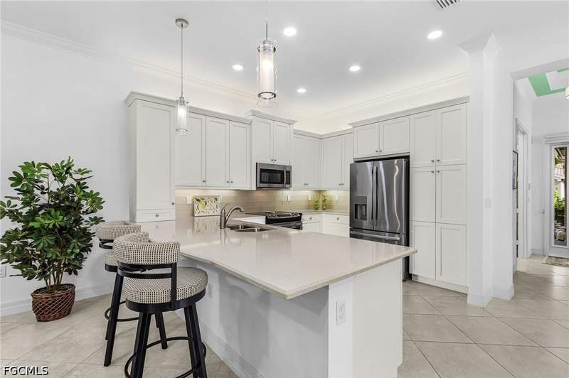 2 bedroom Detached at 13420 Monticello Blvd, Marbella Isles, Naples — photo 5