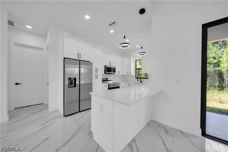3 bedroom SingleFamilyResidence at 505 E 9th St, Lehigh Acres, Lehigh Acres — photo 2