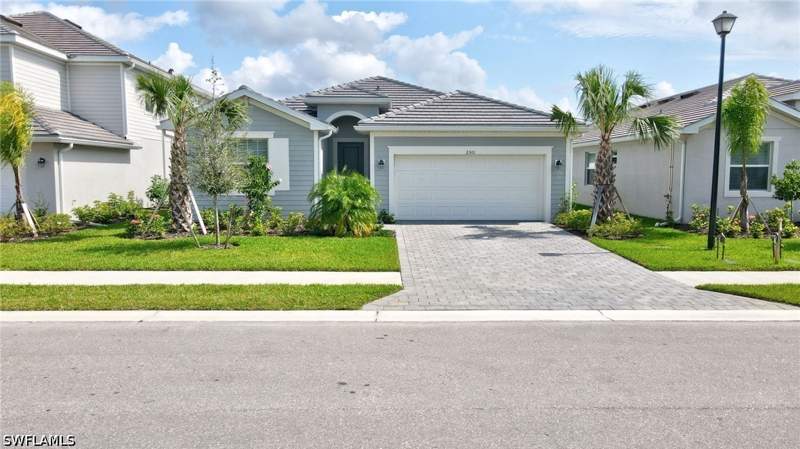 4 bedroom SingleFamilyResidence at 2301 Avocado Ln, The Groves At Orange Blossom Ranch, Naples — photo 2
