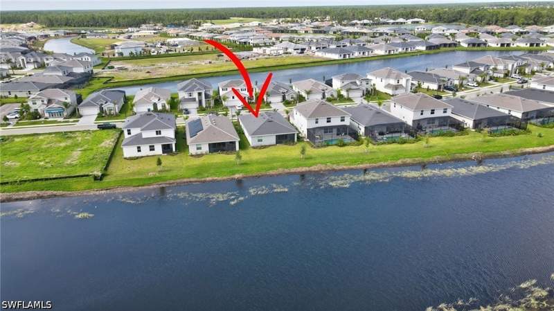 4 bedroom SingleFamilyResidence at 2301 Avocado Ln, The Groves At Orange Blossom Ranch, Naples — photo 3