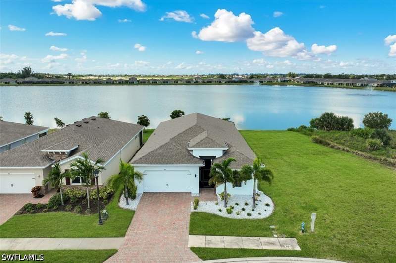 3 bedroom SingleFamilyResidence at 950 Stonewater Lake Ter, Stonewater, Cape Coral — photo 3