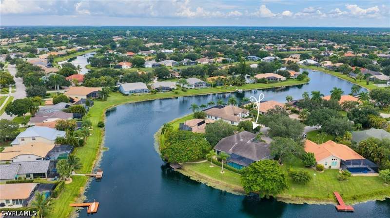6 bedroom SingleFamilyResidence at 4638 Turnstone Ct, Longshore Lake, Naples — photo 2