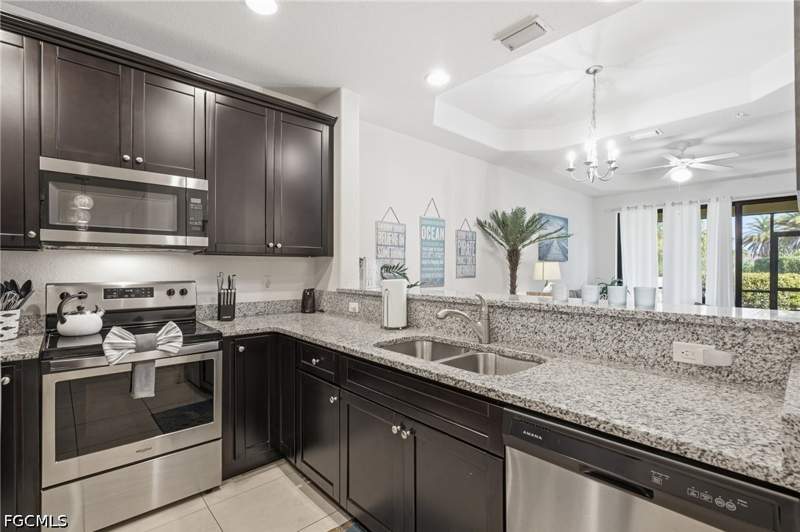 2 bedroom Condominium at 1805 Samantha Gayle Way 112, 1818 Parkway Condominiums, Cape Coral — photo 3