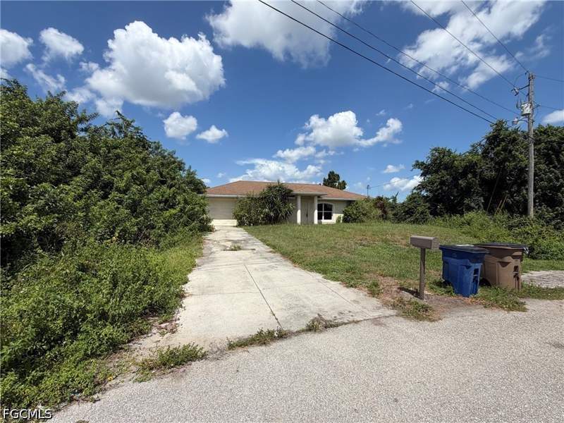 3 bedroom SingleFamilyResidence at 367 Peerless St, Southwood, Lehigh Acres — photo 2