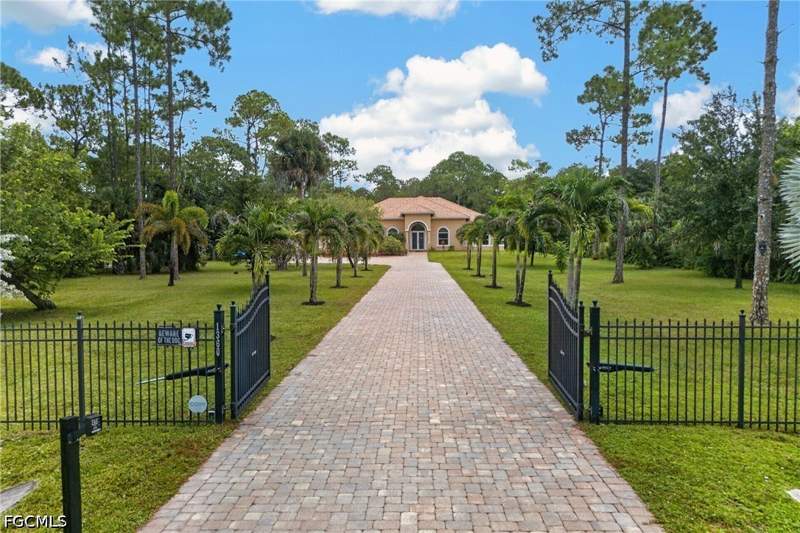5 bedroom SingleFamilyResidence at 1360 29th St SW, Golden Gate Estates, Naples — photo 3