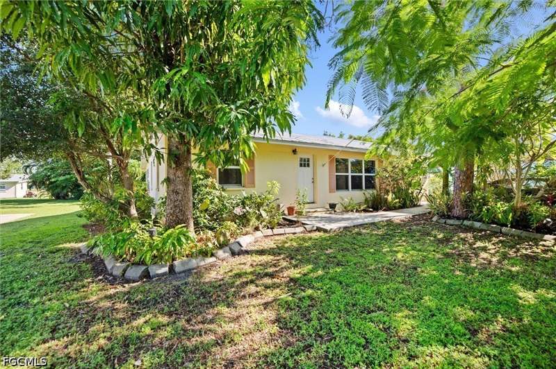 3 bedroom SingleFamilyResidence at 3680 Mango St, Pine Island Tropical Homesites, St James City — photo 2