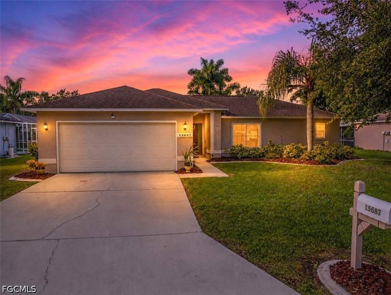 3 bedroom SingleFamilyResidence at 15687 Spring Line Ln, Reserve At Buckingham, Fort Myers — photo 2