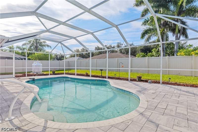 3 bedroom SingleFamilyResidence at 15687 Spring Line Ln, Reserve At Buckingham, Fort Myers — photo 3