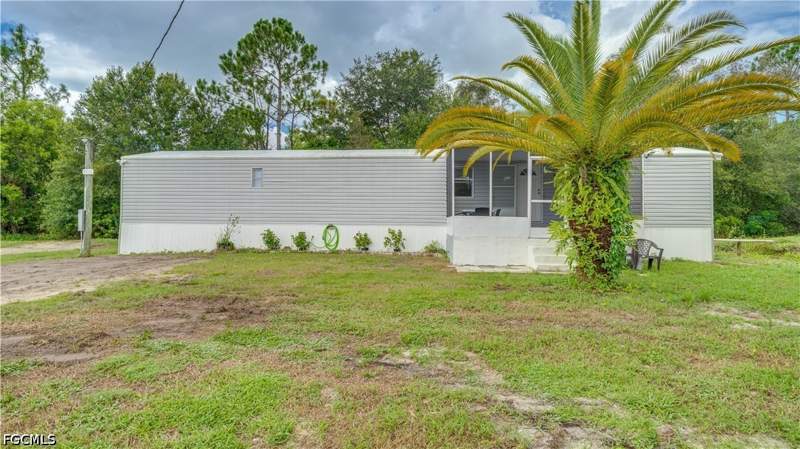 2 bedroom ManufacturedHome at 8352 Barbie Ln, Suncoast Estates Unrec, North Fort Myers — photo 5