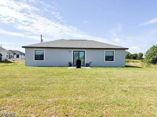 3 bedroom SingleFamilyResidence at 8041 Sherwood Cir, Port Labelle, Labelle — photo 2
