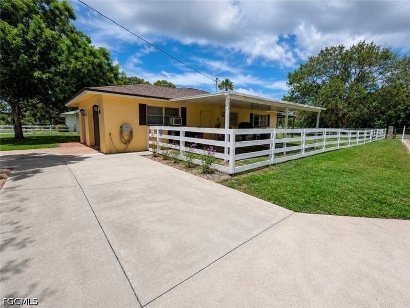 3 bedroom SingleFamilyResidence at 1798 Marilyn Dr, North Fort Myers, North Fort Myers — photo 3