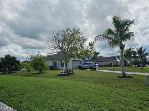 818 Albert Ave, Lehigh Acres FL - photo 10 of 38
