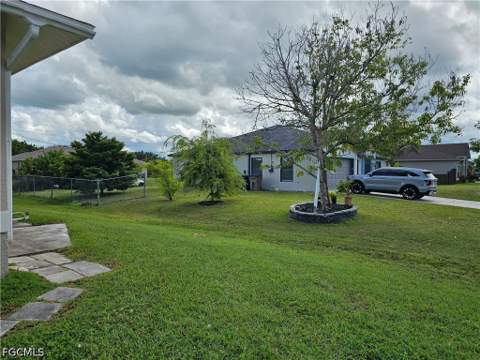 818 Albert Ave, Lehigh Acres FL - photo 12 of 38