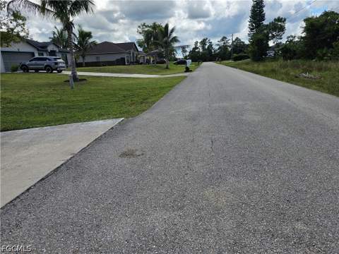 818 Albert Ave, Lehigh Acres FL - photo 13 of 38