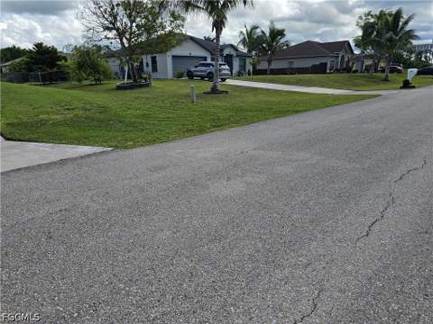 818 Albert Ave, Lehigh Acres FL - photo 14 of 38
