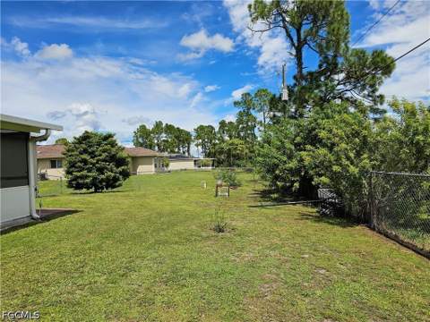 818 Albert Ave, Lehigh Acres FL - photo 16 of 38