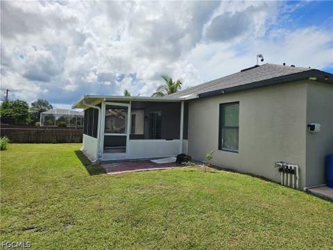 818 Albert Ave, Lehigh Acres FL - photo 17 of 38